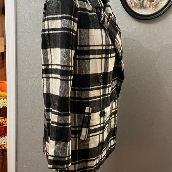 Ambiance Women's Black & White Plaid Pea Coat Jacket  Oversized Size Small Euc - Picture 3 of 13
